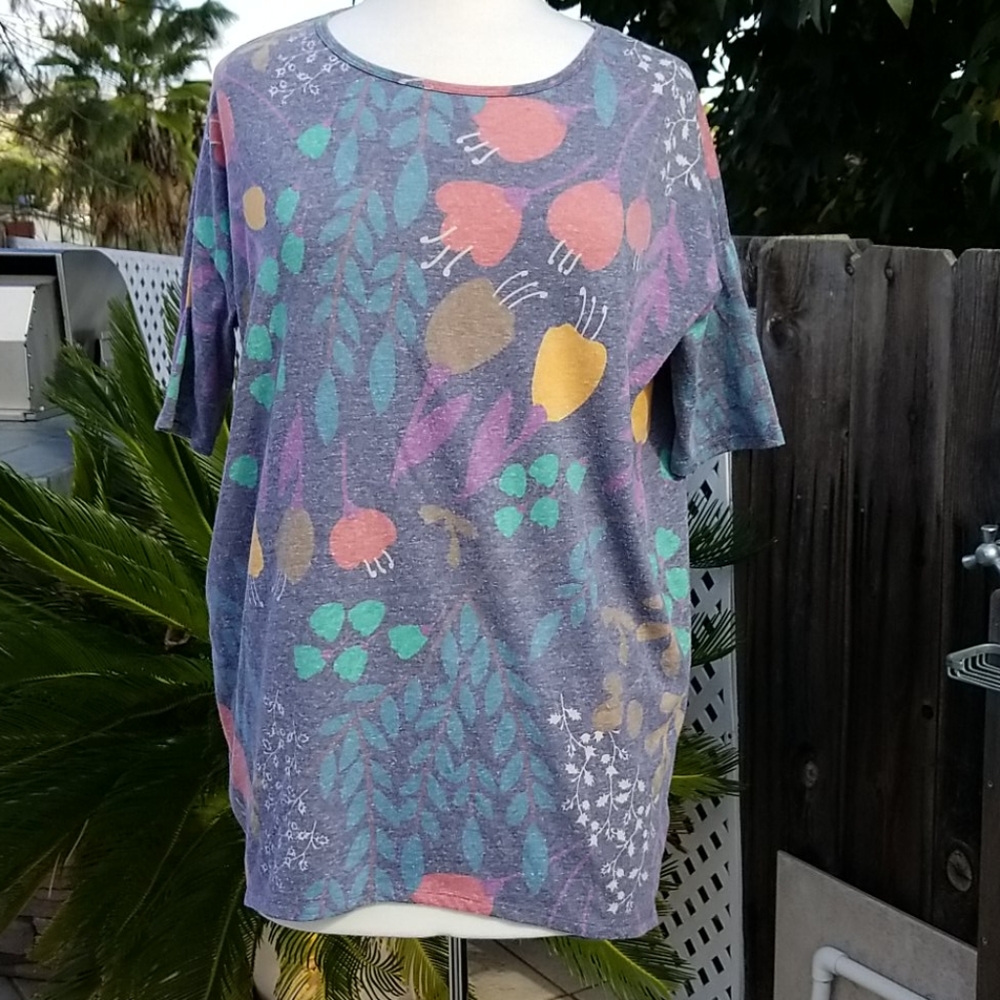 Lularoe Irma XS Tee Shirt